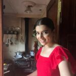 Chitra Shukla Instagram - Do not only look at my dimple 😍 I am showing you kitchen in train behind me😃 #swipeleft to see #kingtrain #train #picoftheday