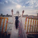 Chitra Shukla Instagram - Har Har Mahadev ✨☀️✨👏🏻 ॐ नमः शिवाय 🙏🏻 #omnamhshivay #harharmahadev #chitrashukla कुबरेश्वार धाम सीहोर