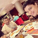 Chitra Shukla Instagram - #sharingmoments Good morning everyone☀️early morning breakfast with my brother is like lunch almost 😊😍😄 And that’s me 😉 who always offered extra juice after all and insisted to eat more😇 @yogendrashukla725 #brother #brothersisterlove #yogendrashukla #chitrashukla Dubai, United Arab Emirates
