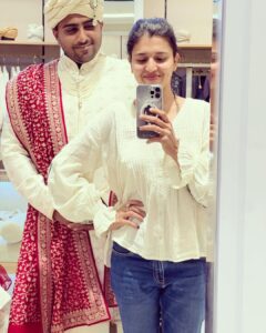 Chitra Shukla Instagram - Sharing my Dulha 🥰
A very special picture on his special day i.e. birthday 🎂 
Happiest birthday to my Love ♥️ @realsupercop #myofficer 
Life is ready to start our new journey of togetherness 🙌 🪷✨

Date #8thdecember2023 is very close from today:) #ourweddingday 🫠🤭🫣🤗😝😀😍🧐🥰♥️✨

On your birthday I wish both of us more understanding & love for each other..no matter whatever situations are there….

I feel delightful to call you my My Vaibhav 🥰♥️✨
As I heard from you my My Chitra🥰♥️✨

May this Love of happiness be there always & forever 💌 

जन्मदिन की बहुत बहुत शुभकामनाएं मेरे श्रीमन 🥰 
हमारे बेहद पसंदीदा संगीत के साथ 🪷🪷✨✨

#happiestbirthday #vaibhav #withallpositivity #love #chitrashukla 

#janamdinkishubhkamnaye #shriman ✨#natural #picture #ourfavoritesong #favouritepicture ✨