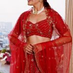 Chitra Shukla Instagram - @tirabynareshraj Indian look with red colour is always best♦️ #indianlook #reels #reelsinstagram #instareels #chitrashukla
