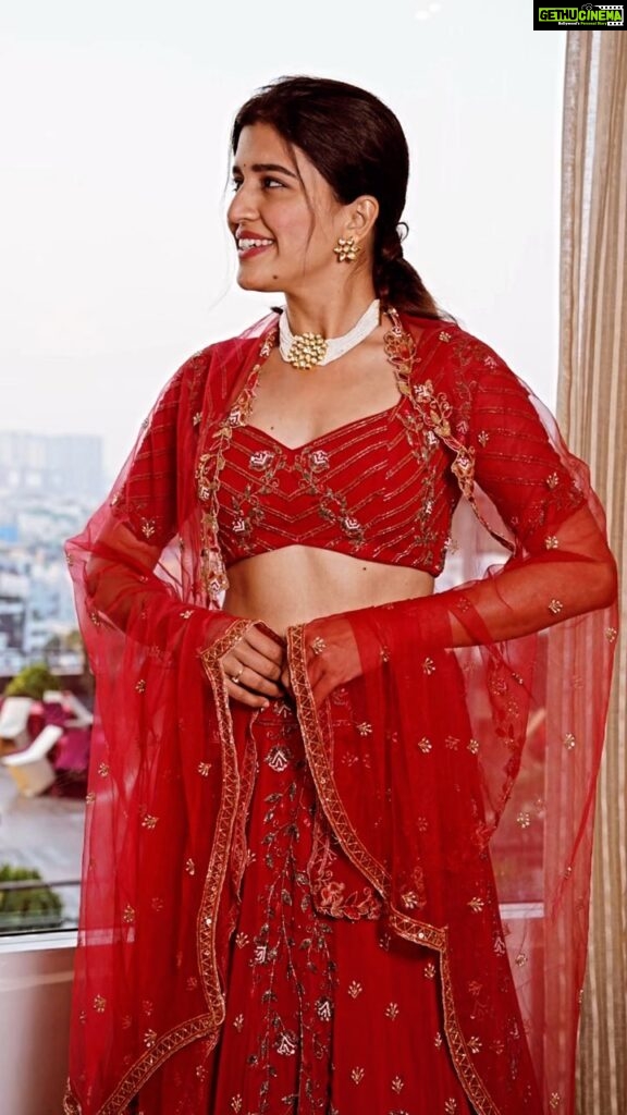 Chitra Shukla Instagram - @tirabynareshraj Indian look with red colour is always best♦️ #indianlook #reels #reelsinstagram #instareels #chitrashukla
