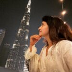 Chitra Shukla Instagram - Every moment is precious coz later on.. all will be memories of time. #chitrashukla #bhurjkhalifa #dubai #dubaimall #lights #instapic Bhurj Khalifiya, Dubai