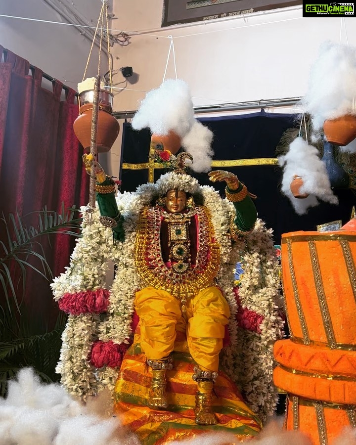 Chitra Shukla Instagram - जन्माष्टमी की सभी शुभकामनायें 🪷✨😊✨ #happyjanmashtami #harekrishna #radhekrishna #harekrishnaharekrishnakrishnakrishnahareharehareramahareramaramaramaharehare #chitrashukla पावन सिद्धधाम श्री लक्ष्मीवेंकटेश देवस्थान, छत्रीबाग इंदौर