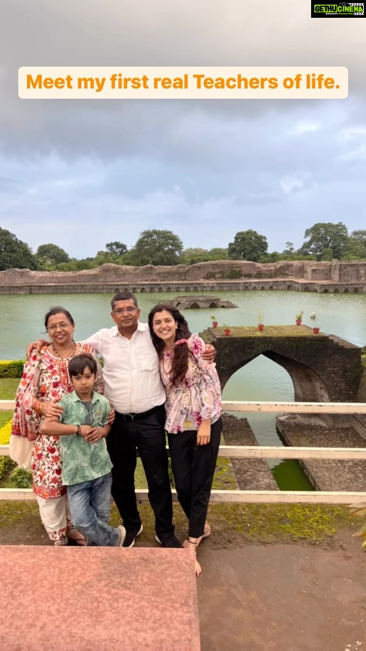 Chitra Shukla Instagram - Meet my first real teachers of life. #haapyteachersday #narendrashukla #manjushukla #chitrashukla