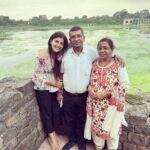 Chitra Shukla Instagram - माता पिता तुम मेरे शरण गहूं मैं किसकी✨💫♥️ #happyteachersday to my real #teacher of life🌅😊🪷✨ #teacheroflife #mylifeteacher #teachersday #myparents #narendrashukla #manjushukla #shuklafamily #chitrashukla Indore, India