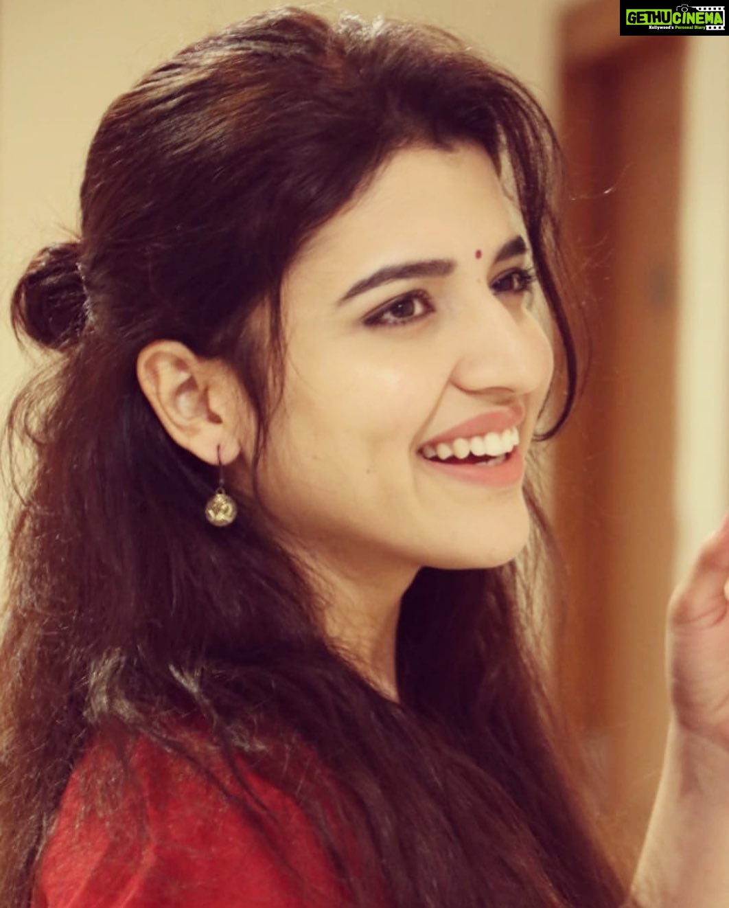 Chitra Shukla Instagram - Keep doing what you love to do And keep spreading smile with love. Because you are the only responsible person for your smile and yourself to what you feel. 😊♥️✨ #chitrashukla #instapost #happysunday
