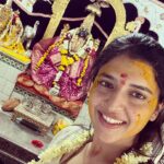 Chitra Shukla Instagram – Blessings receiving day💫
My birthday and Ma papa anniversary is the Best day of my life😊Today♥️ #11thmay 
wishing The best life to My parents and me by the lord Venketeshwra 🙏🏻✨ with family we had Lakshminarayna Abhishek ✨☀️✨felt so blessed. 
Wishing all happiness,love,prosperity and good health to all of us.😊♥️🌹✨🥰😍💫❤️💫✨✨🥰🥰
#abhishekday @narendrashukla1107 @yogendrashukla725 @pretty_preet1993 @shubhamshukla0210 @starkanav @shuklafamilylove 
#happiestbirthday #happiestanniversary #shuklafamily पावन सिद्धधाम श्री लक्ष्मीवेंकटेश देवस्थान, छत्रीबाग इंदौर