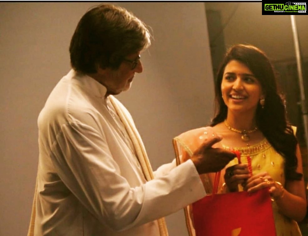 Chitra Shukla Instagram - Happiest birthday to the legendary actor @amitabhbachchan sir ji God bless you with good health and abundance of happiness,be blessed in your world sir :) your aura speaks for itself.. you are the hero with whom we Indians have deep affection. Not only as fans but as your well wishers too we are always there for you.. we pray for your best, keep seeing your work and want to see you more and more on screen….#keepworking sir #behealthybehappy Janam din ki bahot bahot shubhkamnayein sir from me & our #shuklafamily 🌺 #birthday #day #amitabhbachchan sir #happybirthdayamitabhbachchan ji #ad #chitrashukla #swipeleft