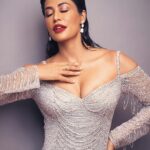 Chitrangada Singh Instagram - Special evening at the Hindustan times #ottplayawards2023 Thank you for awarding me for my performance in gaslight ! Thanks @pavankirpalani .. we must repeat the magic gee ! 💛 Thanks @rameshtaurani @akshaipuri . . Makeup @meghnabutanihairandmakeup hair @ritashukla22 outfit @chicandholland Jewellery @anmoljewellers Styled by @eshaamiin1 Images @rohnpingalay