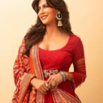 Chitrangada Singh Instagram - ❤️❤️❤️✨💫✨ For the event Makeup & hair @kajol_mulani Outfit @taruntahiliani Jwelery @neetysinghjewellery Styled by @eshaamiin1 Images @lokeshbhoyarphotography