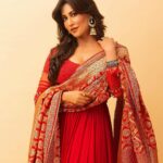 Chitrangada Singh Instagram - ❤️❤️❤️✨💫✨ For the event Makeup & hair @kajol_mulani Outfit @taruntahiliani Jwelery @neetysinghjewellery Styled by @eshaamiin1 Images @lokeshbhoyarphotography