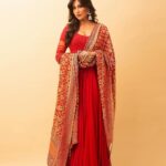 Chitrangada Singh Instagram - ❤️❤️❤️✨💫✨ For the event Makeup & hair @kajol_mulani Outfit @taruntahiliani Jwelery @neetysinghjewellery Styled by @eshaamiin1 Images @lokeshbhoyarphotography