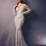 Chitrangada Singh Instagram - Special evening at the Hindustan times #ottplayawards2023 Thank you for awarding me for my performance in gaslight ! Thanks @pavankirpalani .. we must repeat the magic gee ! 💛 Thanks @rameshtaurani @akshaipuri . . Makeup @meghnabutanihairandmakeup hair @ritashukla22 outfit @chicandholland Jewellery @anmoljewellers Styled by @eshaamiin1 Images @rohnpingalay