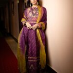 Daisy Shah Instagram - May the triumph of good over evil always light up our path. Happy Dussehra 🏹🌟🙏 . . . Outfit: @sandhyashah.shah x @sonyashaikh Mua: @makeupbyvinod 📸: @sauravanuraj . . . #festivevibes #dussehra