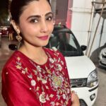 Daisy Shah Instagram - जय माता दी 🙏 . . . Wearing: @trumpetvineofficial x @sonyashaikh . . . #aboutlastnight