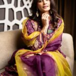 Daisy Shah Instagram - May the triumph of good over evil always light up our path. Happy Dussehra 🏹🌟🙏 . . . Outfit: @sandhyashah.shah x @sonyashaikh Mua: @makeupbyvinod 📸: @sauravanuraj . . . #festivevibes #dussehra
