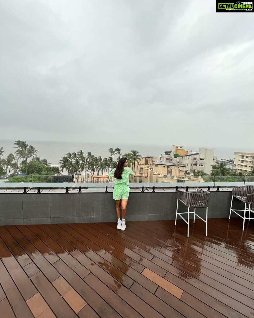Daisy Shah Instagram - Like travel, but without going anywhere! #staycation . . . 📍: @hyattcentricjuhu #Hyattcentricjuhu #centricExplorer Hyatt Centric Juhu