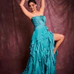 Daisy Shah Instagram - Channelling my inner Elsa ❄️ . . . Outfit: @_bayaofficial_ x @viralmantra Mua: @bugsbunny_17 Hair: @fariha_s_beauty_parlour 📸: @mirajverma_photography . . . #elsafromfrozen #playingdressup @greenlight__media