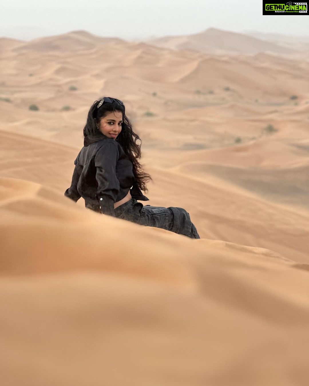 Daksha Nagarkar Instagram - Let me take you to watch sunrise in a desert 1) all set to go 2) arrived at the beautiful red sand desert 3)awaiting sunrise and also some psychedelic 4)since there was a mini sand storm it was a struggle to get to the top. Ps: never wear socks in sand 5)the calm after the storm 6)me vibing to the song in my head 🙈 7)joined by some racers, it’s insane to race in sand, loved it 8)it was time to go before the second storm hit us 9) felt cute 10) I will come back . . #dakshanagarkar #love #happy #desert #racing #sunrise #safari #adventure #instagram #pictureoftheday #instagood #travel #travelphotography #fun #girl