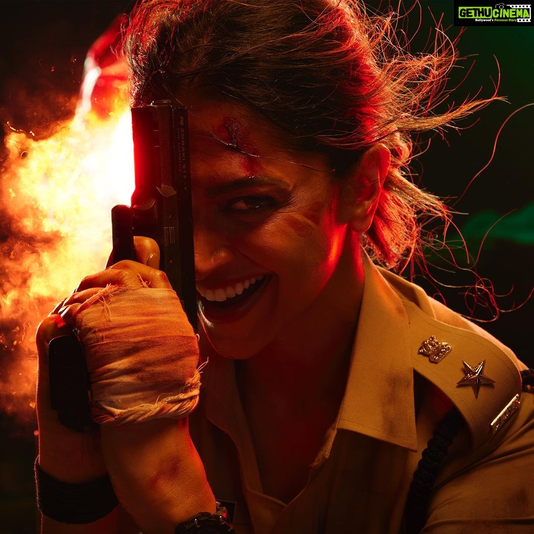 Deepika Padukone - 2.9 Million Likes - Introducing…Shakti Shetty!
#SinghamAgain
@itsrohitshetty
@rohitshettypicturez
@adffilms
@officialjiostudios
@reliance.entertainment
@cinergyofficial