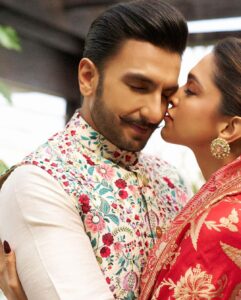 Deepika Padukone Instagram - 🪔 दिवाली की हार्दिक शुभकामनाएं 🪔

@ranveersingh