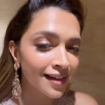 Deepika Padukone Instagram – 🌸 Just looking like a WOW! 🌸