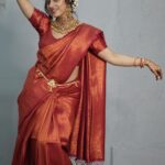 Deepika Singh Instagram – Quenching my thirst with passion for dance ❤️💁🏻‍♀️.

चाहे कितने भी प्यासे हो, शृंगार करे और रील ना बनाये, यह तो हो नहीं सकता 😜🙈💁🏻‍♀️
.
#video @shahphotostudio 
#choreo @ritulivelovedance 
#karwachauthspecial #dancingreel #bollywood #deepikasingh