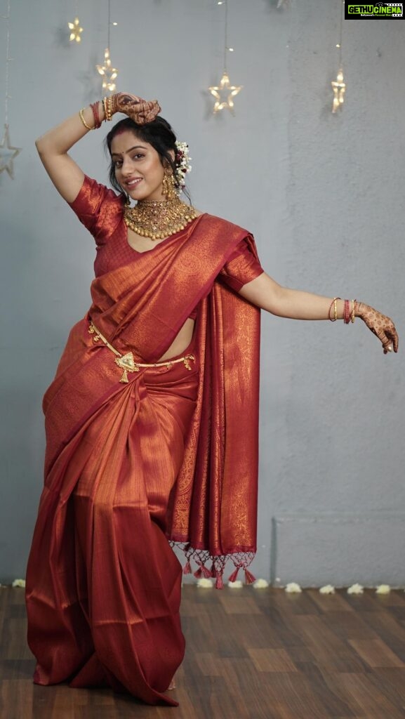 Deepika Singh Instagram - Quenching my thirst with passion for dance ❤️💁🏻‍♀️. चाहे कितने भी प्यासे हो, शृंगार करे और रील ना बनाये, यह तो हो नहीं सकता 😜🙈💁🏻‍♀️ . #video @shahphotostudio #choreo @ritulivelovedance #karwachauthspecial #dancingreel #bollywood #deepikasingh