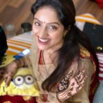 Deepika Singh Instagram - Karva chauth preparations on full swing with my sister in law @sristi.goyal.96 ❤️. Happy Karva chauth ladies ❤️. #festival #mehendi #karvachauth #family #celebration #deepikasingh