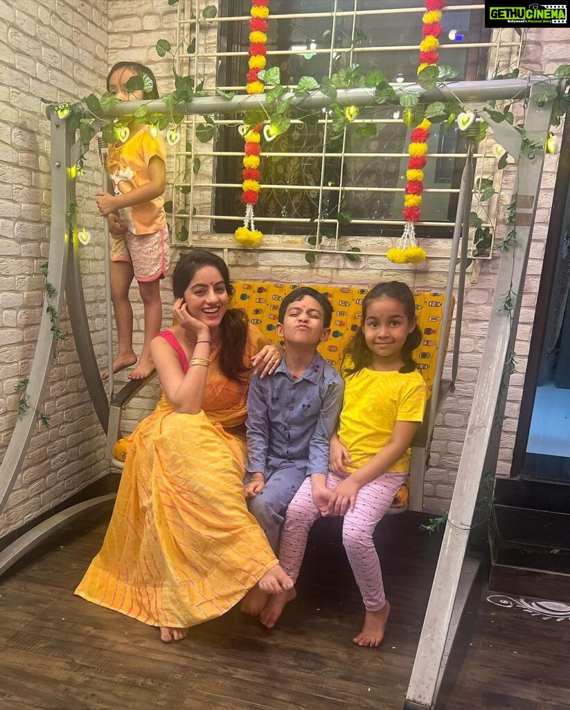 Deepika Singh Instagram - Wishing you a Diwali that brings you the best of luck, success, and endless moments of joy. Shubh Diwali! . . #yesterdaynight✨ #diwali #family #festivalvibes #deepikasingh