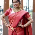 Deepika Singh Instagram - Praying for a long and joyful life together. Happy Karwa Chauth ❤️❤️ . #photography @shahphotostudio #saree @vastranti #goldset @atjewellers #karvachauth #family #fasting #tradion #deepikasingh