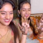Deepika Singh Instagram - Karva chauth preparations on full swing with my sister in law @sristi.goyal.96 ❤️. Happy Karva chauth ladies ❤️. #festival #mehendi #karvachauth #family #celebration #deepikasingh