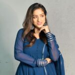 Deepika Singh Instagram – Ni ik meri akh kashni
Duja raat de uneedrey ne mareya..
Ik meri akh kashni…
#outfit @byutify.in 
#anarkalisuit #blue #deepikasingh