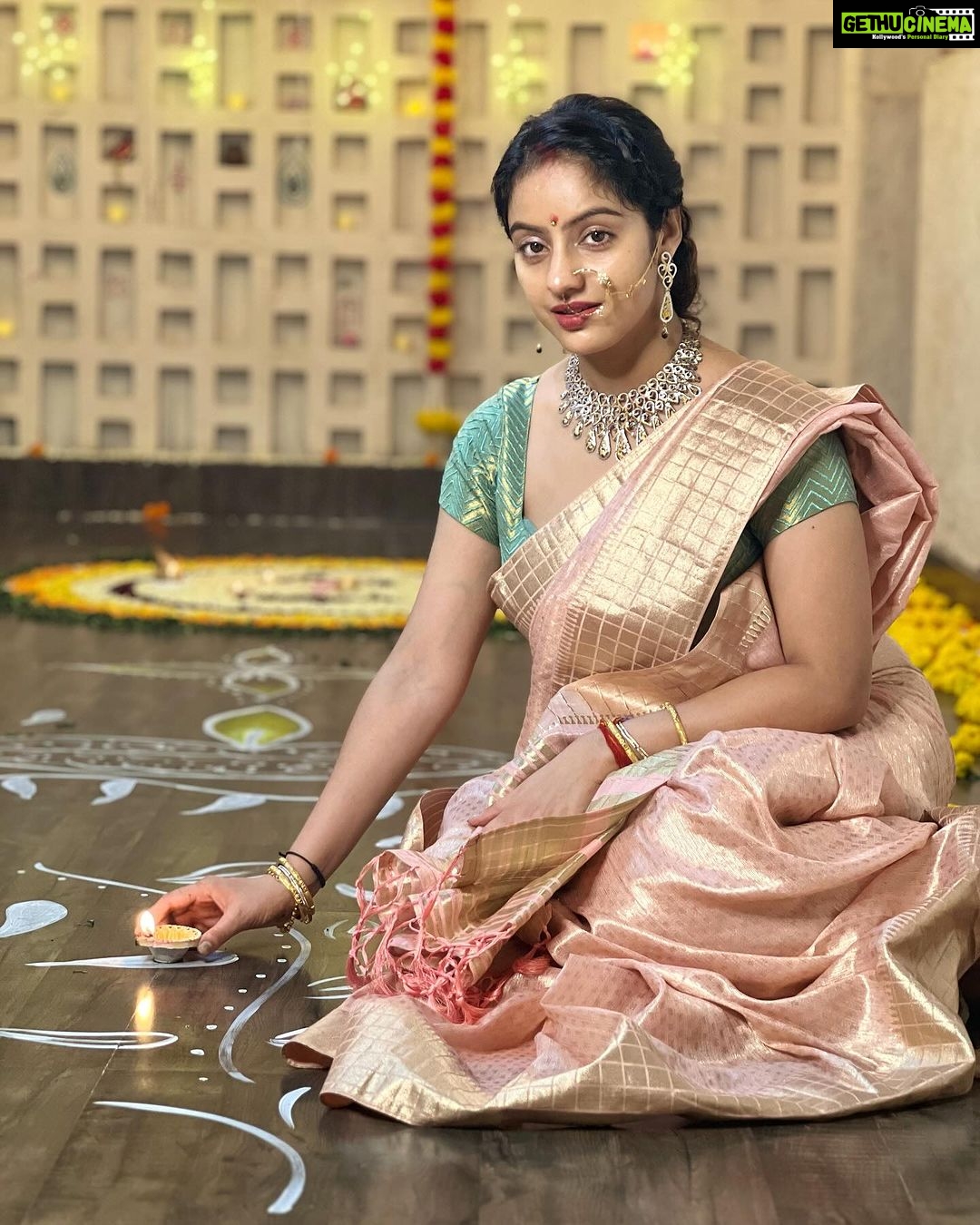 Deepika Singh Instagram - Hope is being able to see that there is light despite all of the darkness. Happy Diwali 🪔 . . #saree @vastranti #festivaloflights #diwali #deepikasingh