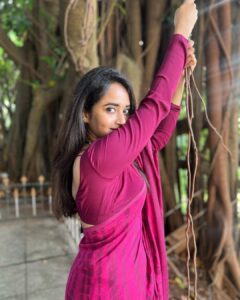 Deepthi Sunaina Instagram - Accept the situation and say 👀 Chalo ye bhi theek hai😇 Chaltha hai😊 Kya karein! Ab zindagi hai, jeena hai. ❤️🫂 #deepthisunaina Tirumala, Andhra Pradesh, India