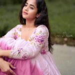 Deepthi Sunaina Instagram - 💜 #deepthisunaina . . . . . 👗: @navya.marouthu 📸: @rollingcaptures Hair: @vicky_hairstylist_official