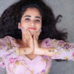 Deepthi Sunaina Instagram - 💜 #deepthisunaina . . . . . 👗: @navya.marouthu 📸: @rollingcaptures Hair: @vicky_hairstylist_official