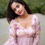 Deepthi Sunaina Instagram - 💜 #deepthisunaina . . . . . 👗: @navya.marouthu 📸: @rollingcaptures Hair: @vicky_hairstylist_official