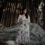 Denisha Ghumra Instagram - Florals are my thing 🌸 . Captured - @tasveer_tattva . #photoshoot #bamboophotoshoot #photooftheday #floraldress #jamnagar #denishaghumra