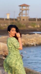 Denisha Ghumra Instagram - Having fun with the wind, hair and not so tanha tanha, 
Because Tanha Tanha yahan pe jeena, yeh koi baat hai! 
.
Captured - The reason i am not Tanha @shastribalraj 🤣❤️
.
Oh and also flaunting this one piece i made for myself 💚
.
#rangeela #tanhatanha #dancingreels #dancereelsindia #denishaghumra #bediport_jamnagar #jamnagar_instagram #reelkarofeelkaro
