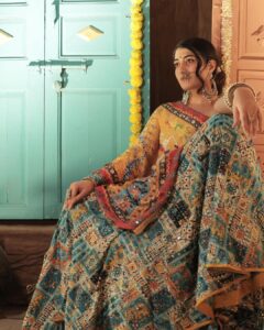 Denisha Ghumra Instagram - Last day of navratri 🩵
Until navratri 2024 💫
.
Captured - @shutterhalf @kaledioscopik 
Jewellery - @thejewelstudiio 
Outfit - @dreamsbydenisha 
MUAH - 💁🏻‍♀️ 
.
#navratri2023 #navratricollection #offshoulderblouse #chaniyacholi #denishaghumra