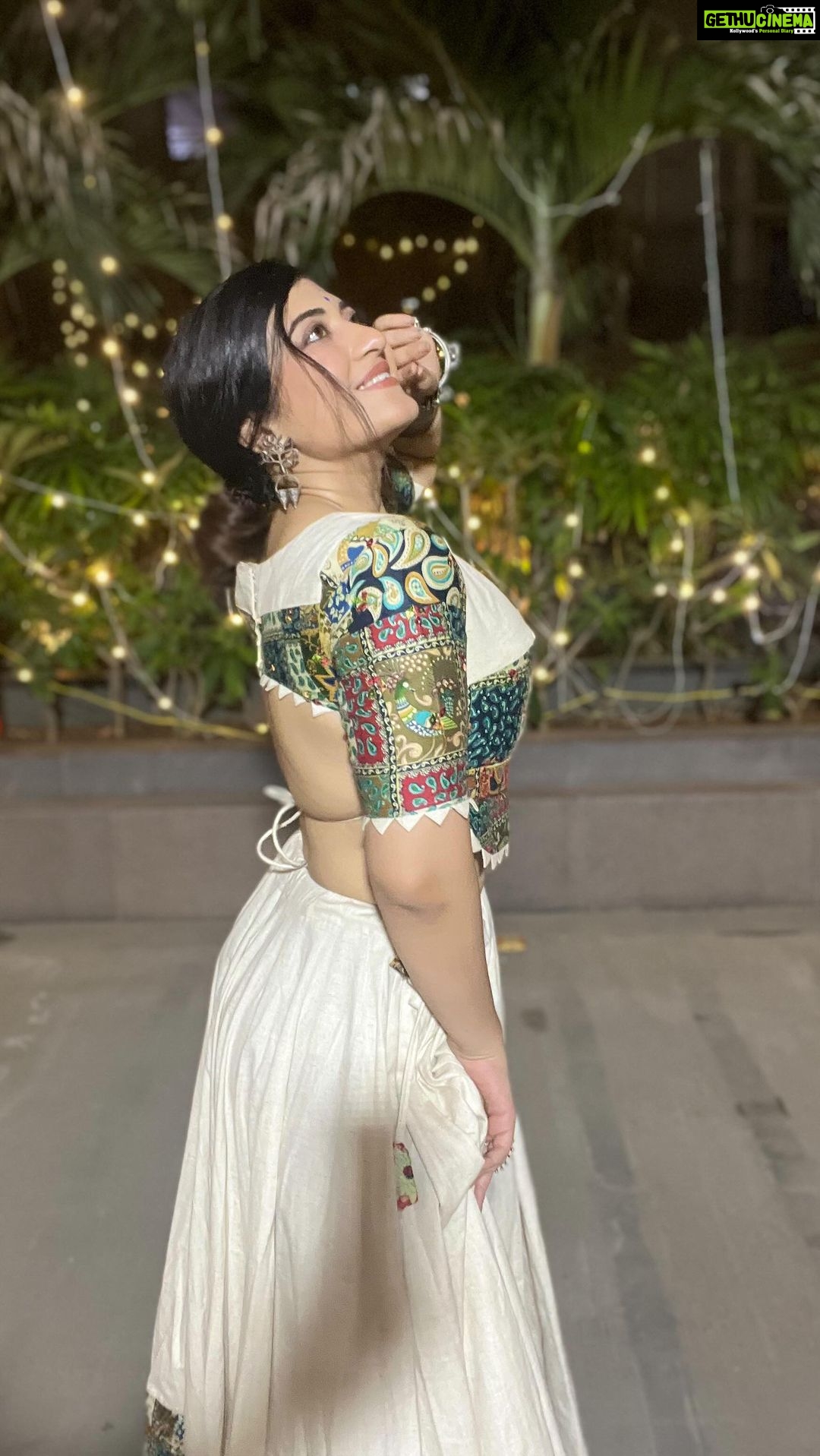 Denisha Ghumra Instagram - In my sleep and while I'm awake all my mind plays is Garba! ππ» Thanks to all the Gods for i am a Gujarati and Garba is a part of meππ»ββοΈπ₯³ . Outfit - @dreamsbydenisha Jewellery - @thejewelstudiio . #denishaghumra #navratri2023 #dakla