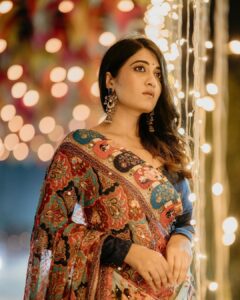 Denisha Ghumra Instagram - Tara re naam no 🌸
.
Captured - Team @shutter_eye_pictures 
Jewellery - @thejewelstudiio 
.
#navratri2023 #ahmedabadnavratri #denishaghumra