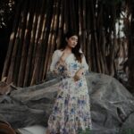 Denisha Ghumra Instagram - Florals are my thing 🌸 . Captured - @tasveer_tattva . #photoshoot #bamboophotoshoot #photooftheday #floraldress #jamnagar #denishaghumra