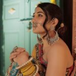 Denisha Ghumra Instagram – And the last of Navratri reel 2023 🌸
So in love with this track as well as the attire🤍
.
Just feeling like a WOW🫰
.
Shot – @shutterhalf @kaledioscopik
Jewellery – @thejewelstudio
Outfit – @dreamsbydenisha
.
#denishaghumra #dbd #dreamsbydensiha #vaagevaage #vaage #navratri2023 #navratricollection #offshoulderblouse #offshoulderdress #chaniyacholi #lookinglikeawow