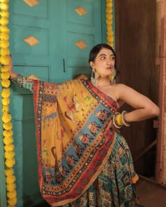 Denisha Ghumra Instagram - Last day of navratri 🩵
Until navratri 2024 💫
.
Captured - @shutterhalf @kaledioscopik 
Jewellery - @thejewelstudiio 
Outfit - @dreamsbydenisha 
MUAH - 💁🏻‍♀️ 
.
#navratri2023 #navratricollection #offshoulderblouse #chaniyacholi #denishaghumra
