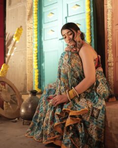 Denisha Ghumra Instagram - Last day of navratri 🩵
Until navratri 2024 💫
.
Captured - @shutterhalf @kaledioscopik 
Jewellery - @thejewelstudiio 
Outfit - @dreamsbydenisha 
MUAH - 💁🏻‍♀️ 
.
#navratri2023 #navratricollection #offshoulderblouse #chaniyacholi #denishaghumra