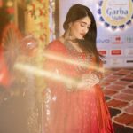 Denisha Ghumra Instagram - One of my favourite looks from Navratri 2023❤️ . Captured - @kaledioscopik @shutterhalf Jewellery - @thejewelstudiio Outfit - @dreamsbydenisha MUAH - 💁🏻‍♀️ All my cholis stitched by - @n_r_desiner . #navartari2023 #redandpink #navratricollection #myfm #navlinavratri #denishaghumra