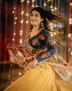 Denisha Ghumra Instagram - Tara re naam no 🌸
.
Captured - Team @shutter_eye_pictures 
Jewellery - @thejewelstudiio 
.
#navratri2023 #ahmedabadnavratri #denishaghumra